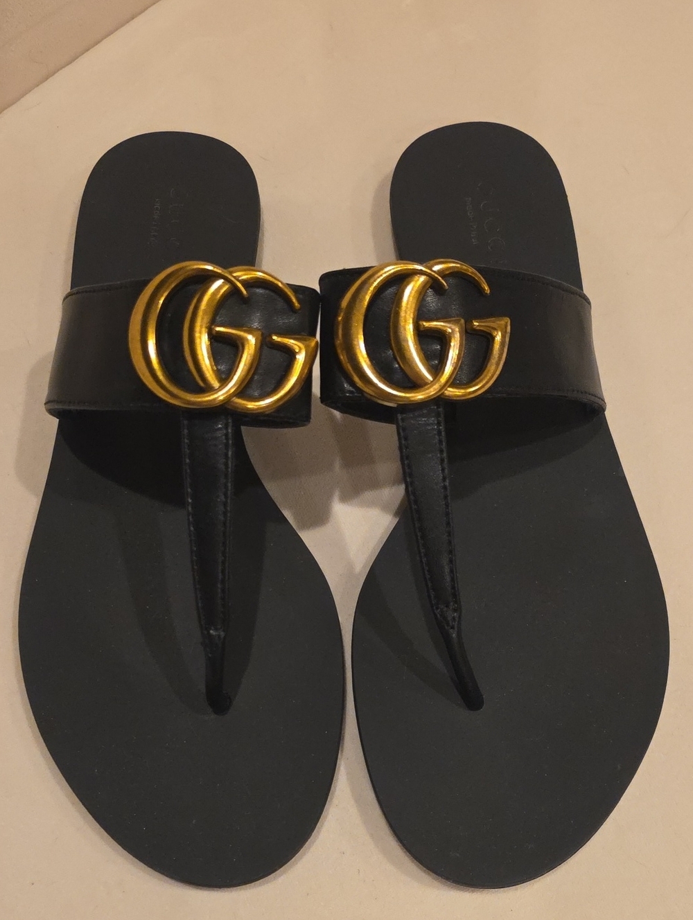 Gucci MARMONT Black Leather Thong Sandals with Gold Double G Hardware Size 42